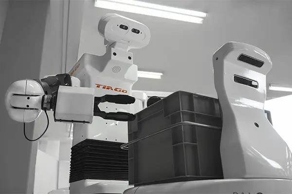 Le robot collaboratif TIAGo avec la base mobile TIAGo Base